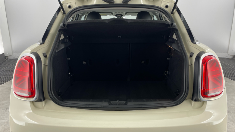 MINI Hatchback 1.5 Cooper Classic 5dr Auto Petrol Hatchback